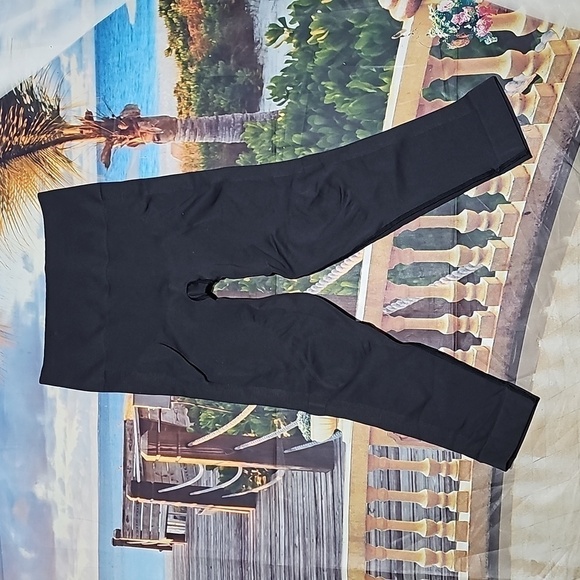 Lululemon Athletic Capri Leggings Size 8 - Picture 3 of 6